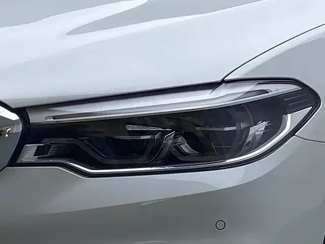 BMW 5 Series — миниатюра 17