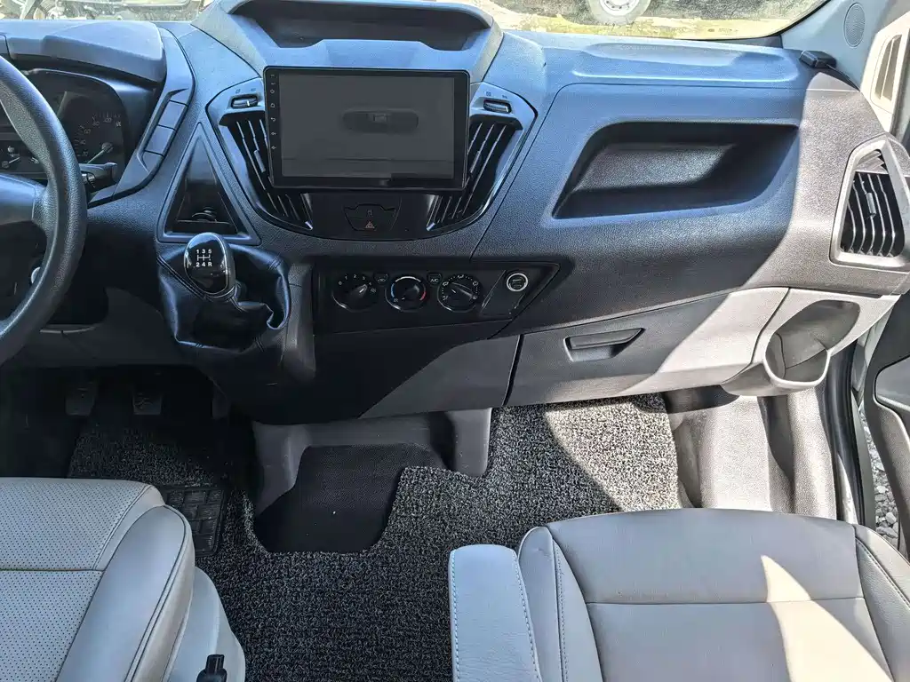 Ford Transit — миниатюра 6