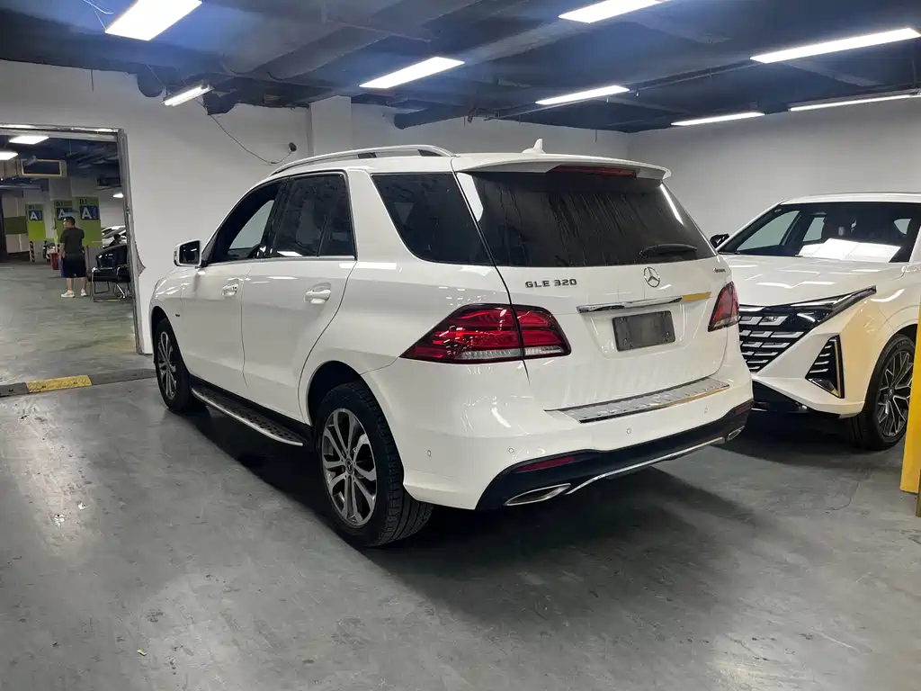 Mercedes-Benz GLE (Import) — миниатюра 7
