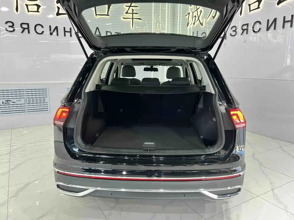 Volkswagen Tiguan L — миниатюра 14