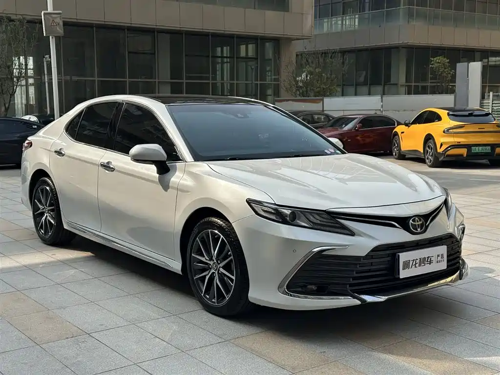 TOYOTA CAMRY