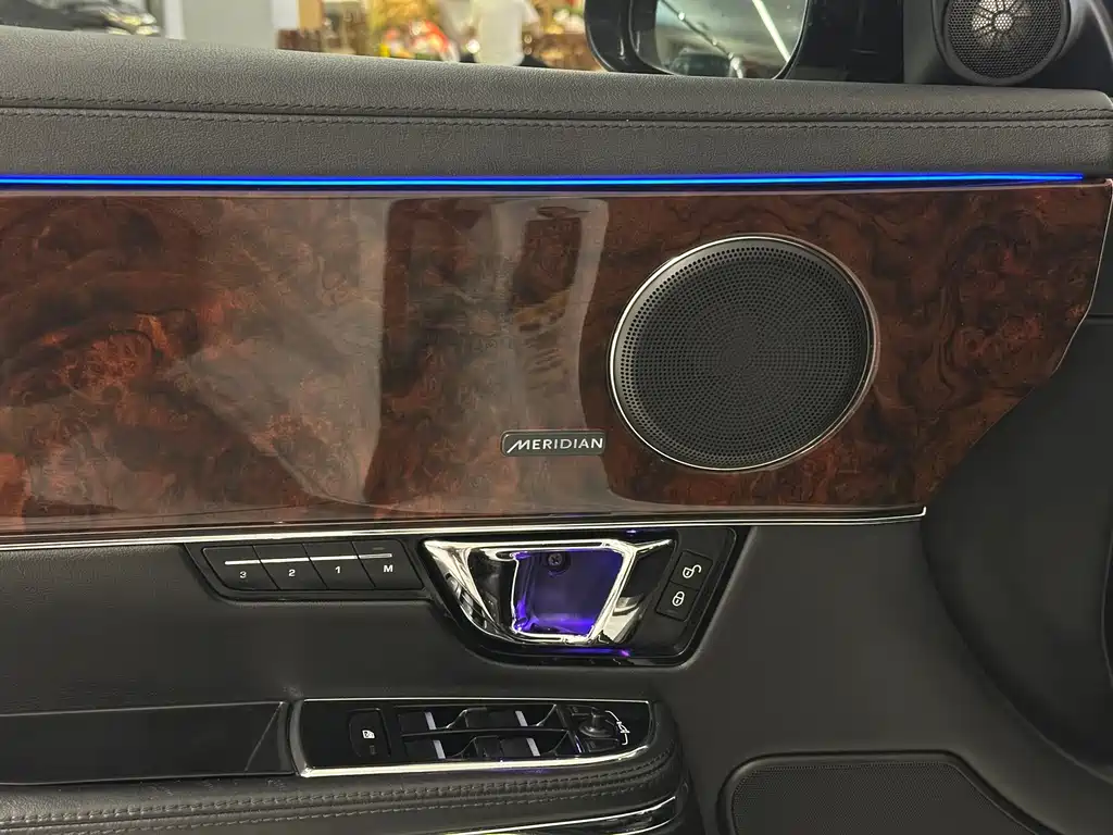 Jaguar XJ — миниатюра 12