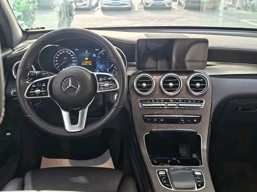 MERCEDES-BENZ GLC