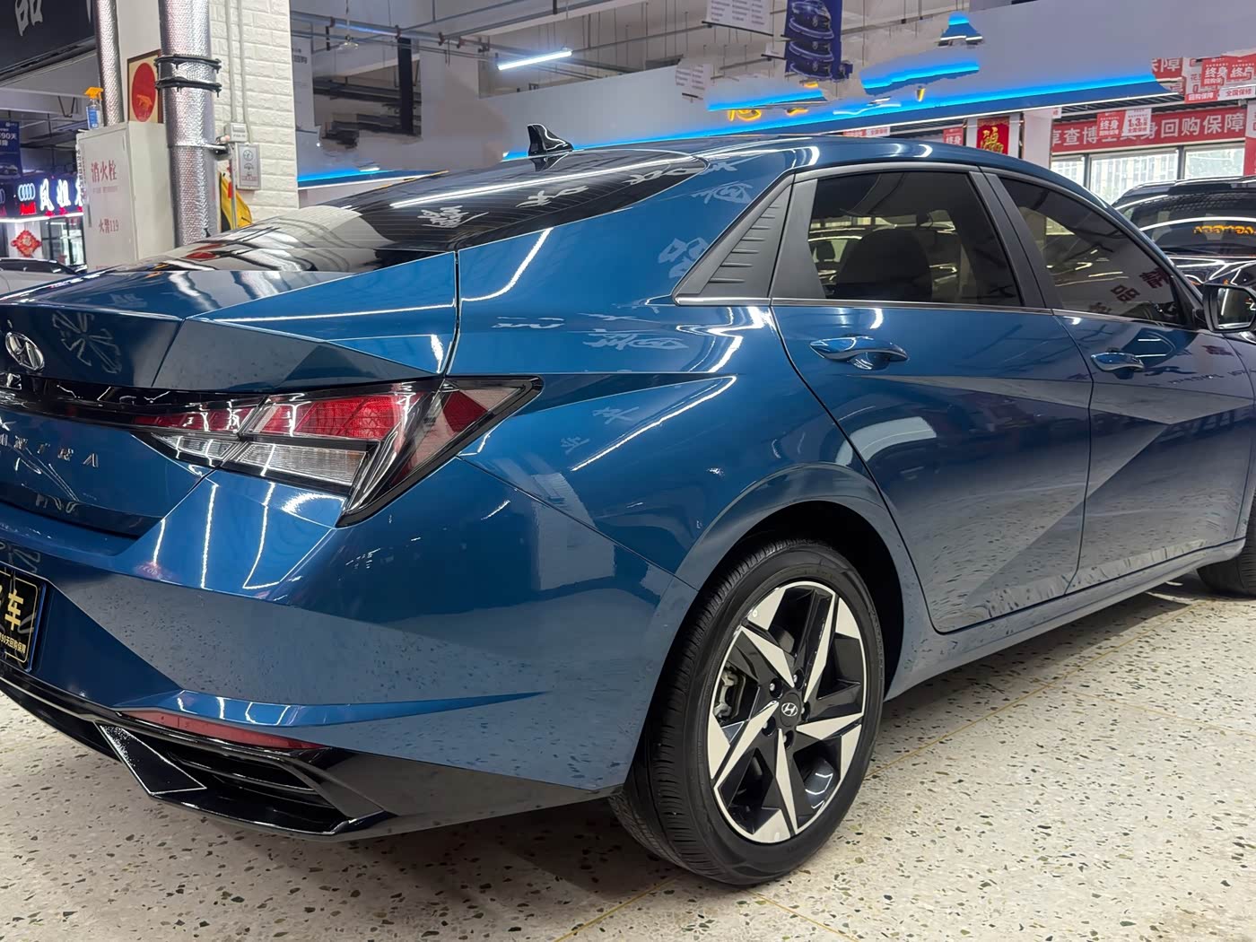 Hyundai Elantra 1.5 л 2023 г. Голубой, пробег 31000 км