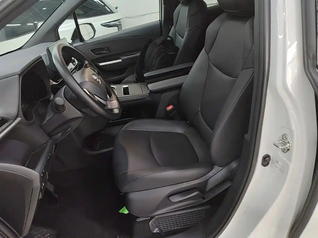 Toyota Granvia — миниатюра 15