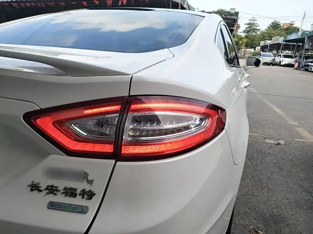 Ford Mondeo — миниатюра 8