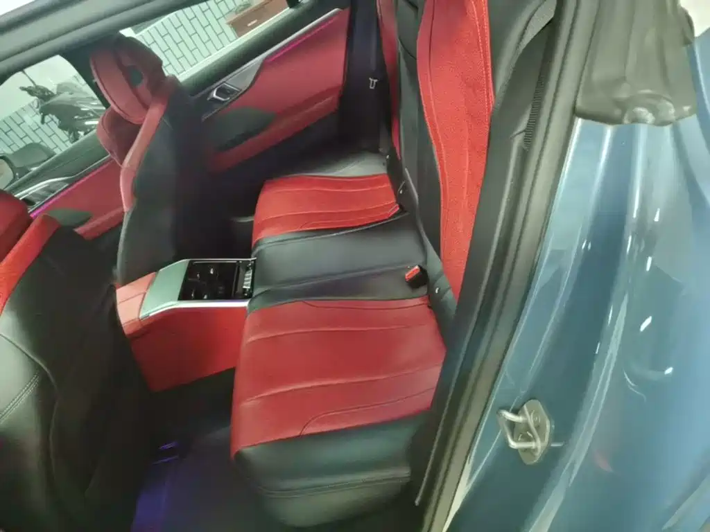 BMW 8 Series — миниатюра 17