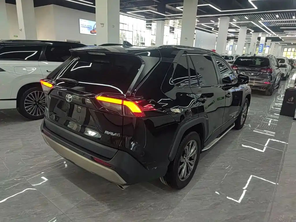 Toyota RAV4 — миниатюра 7