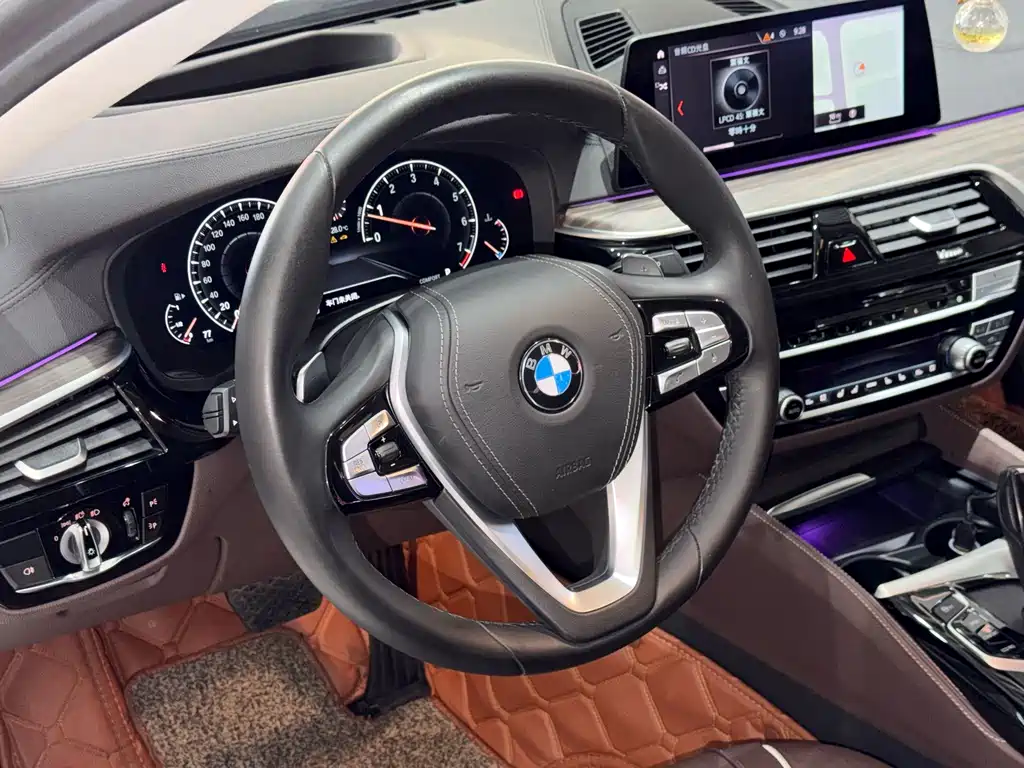 BMW 5 Series — миниатюра 15