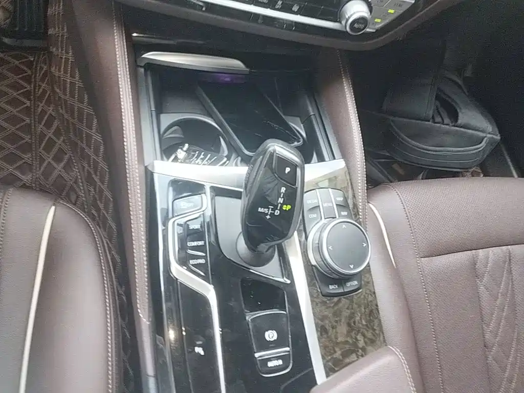 BMW 5 Series — миниатюра 14