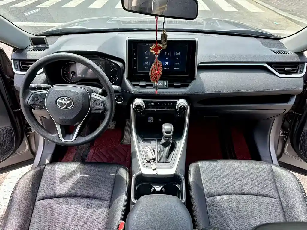 Toyota RAV4 — миниатюра 8