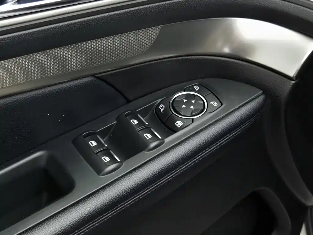 Ford Explorer (Import) — миниатюра 9