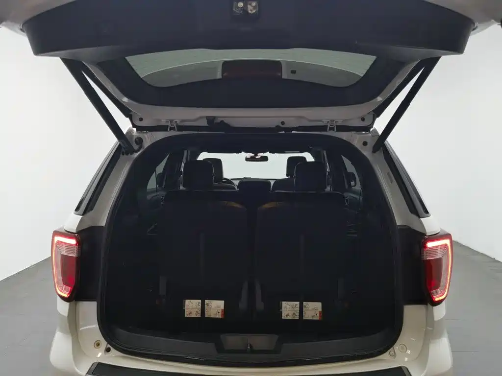 Ford Explorer (Import) — миниатюра 16