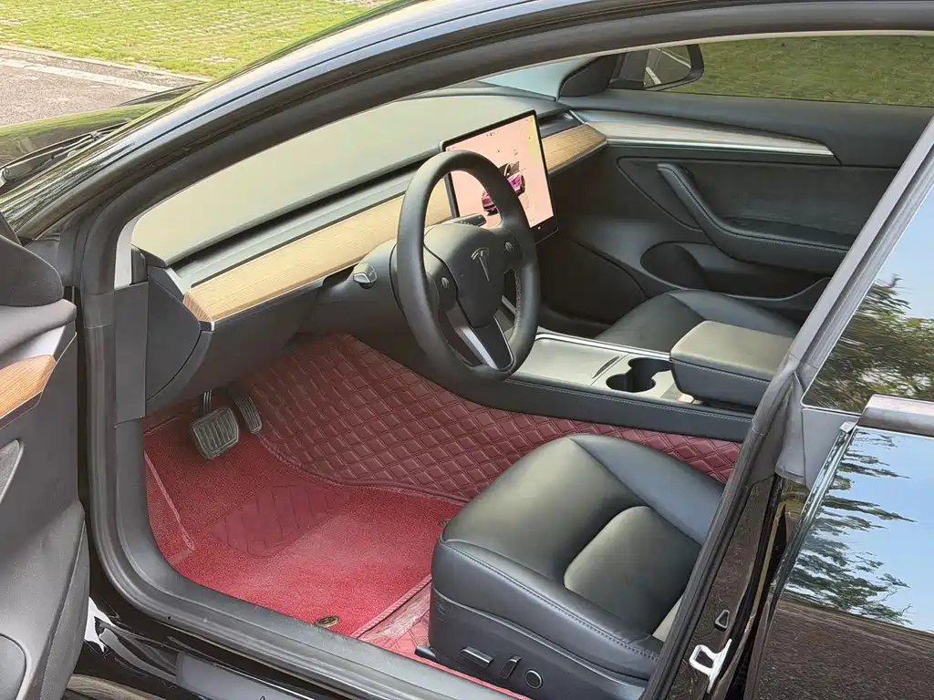 Tesla Model 3 — миниатюра 7