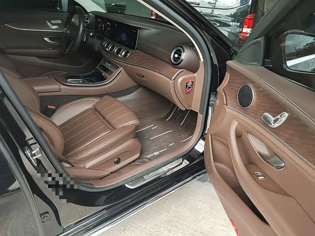 Mercedes-Benz E-Class — миниатюра 9