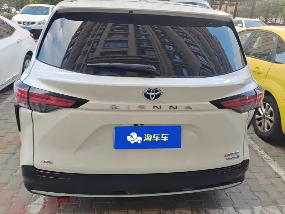 Toyota Sienna — миниатюра 4