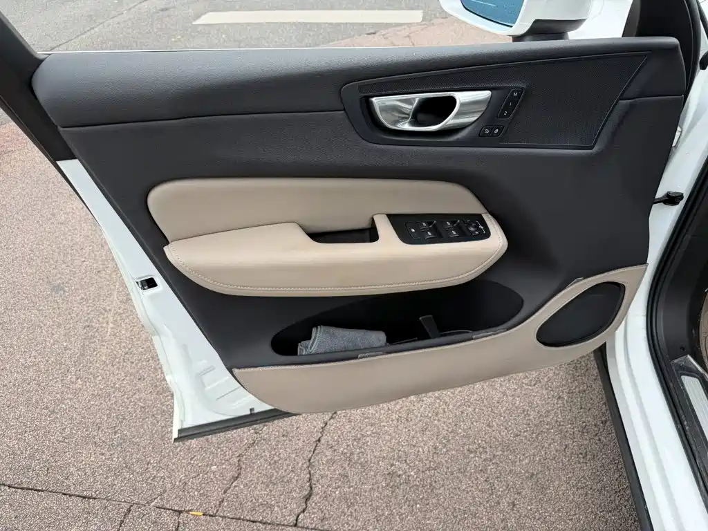 Volvo XC60 — миниатюра 6