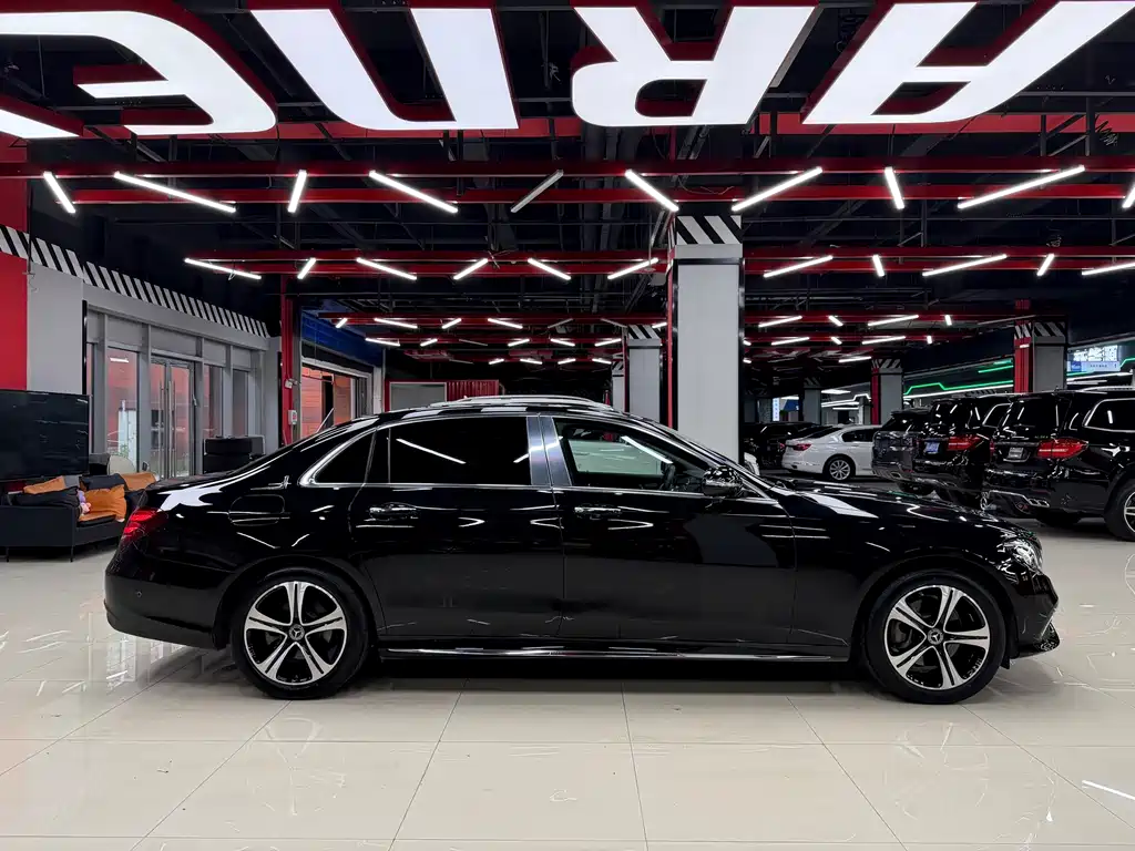 Mercedes-Benz E-Class — миниатюра 8
