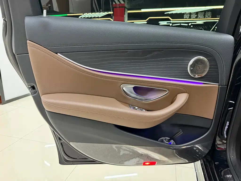 Mercedes-Benz E-Class — миниатюра 16