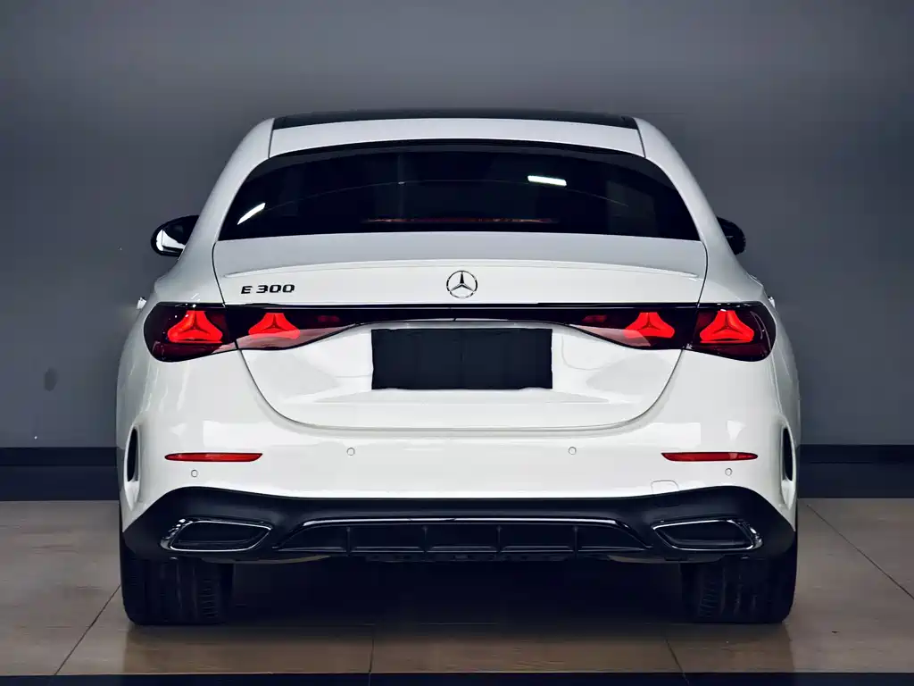 Mercedes-Benz E-Class (Import) — миниатюра 4