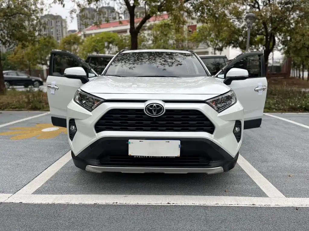 Toyota RAV4 — миниатюра 2