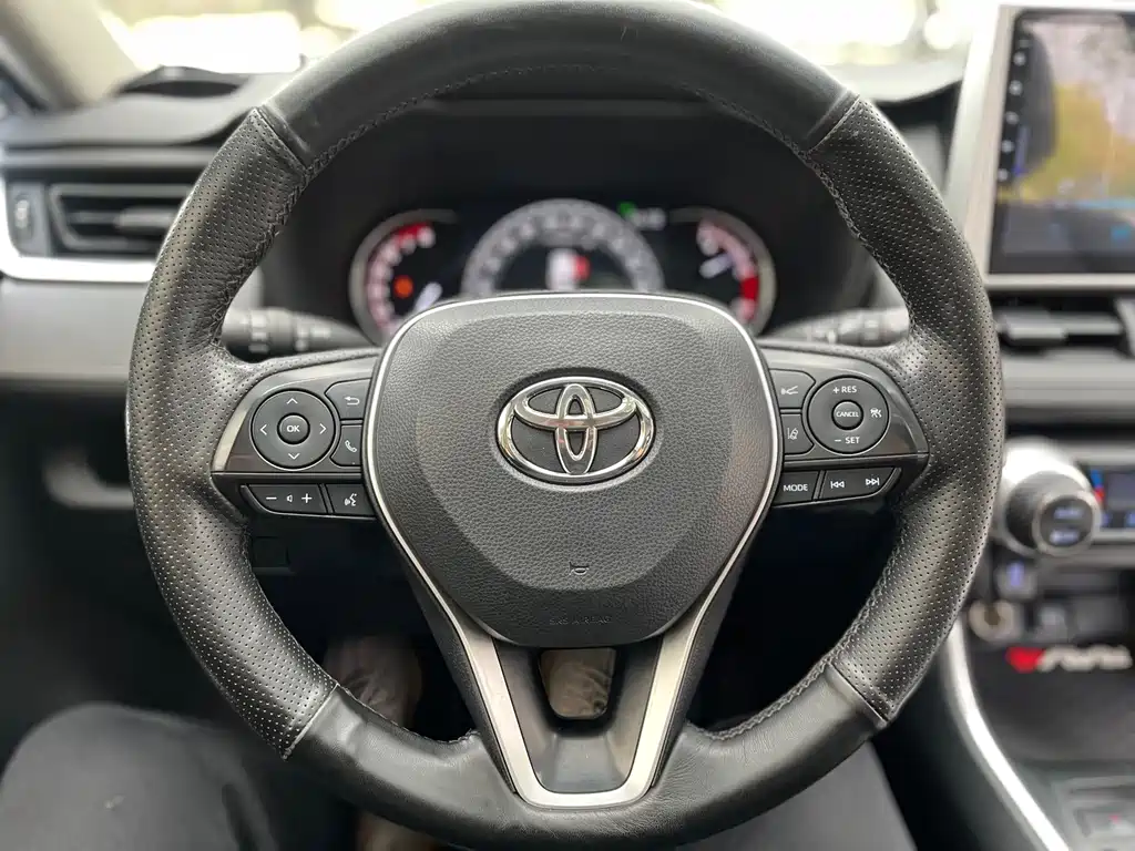 Toyota RAV4 — миниатюра 11