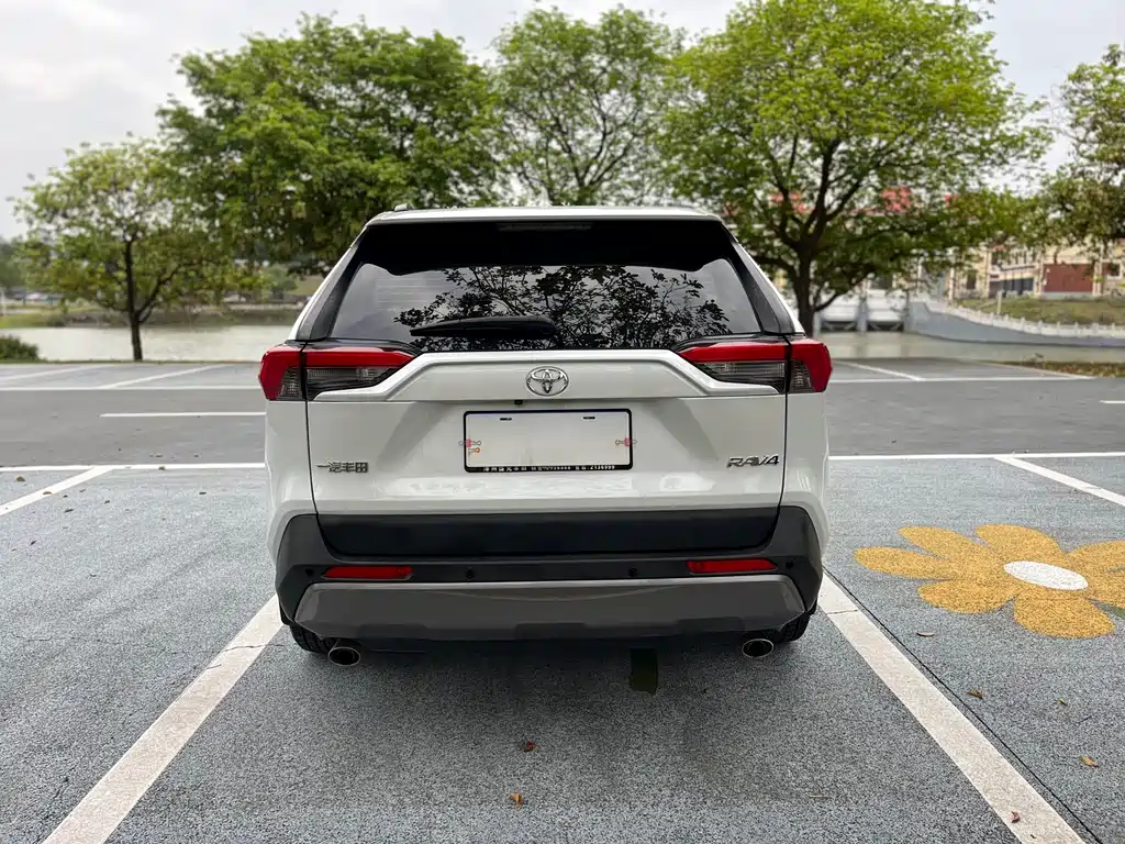 Toyota RAV4 — миниатюра 15