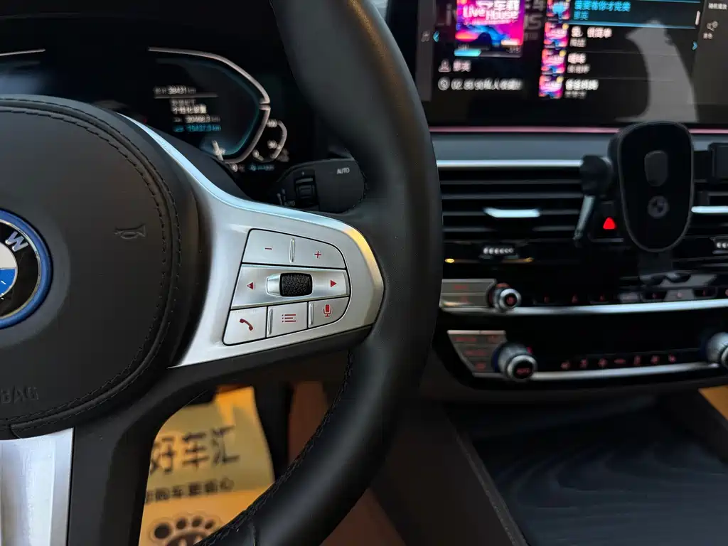 BMW 5 Series New Energy — миниатюра 18