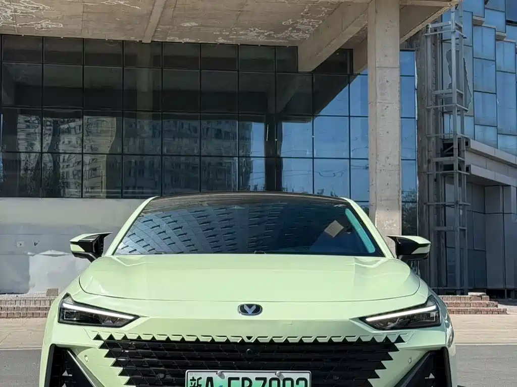 Changan UNI-V iDD — миниатюра 2