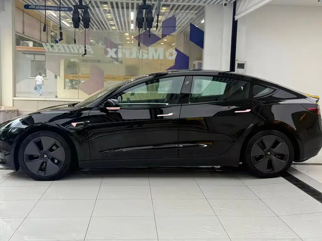 Tesla Model 3 — миниатюра 20