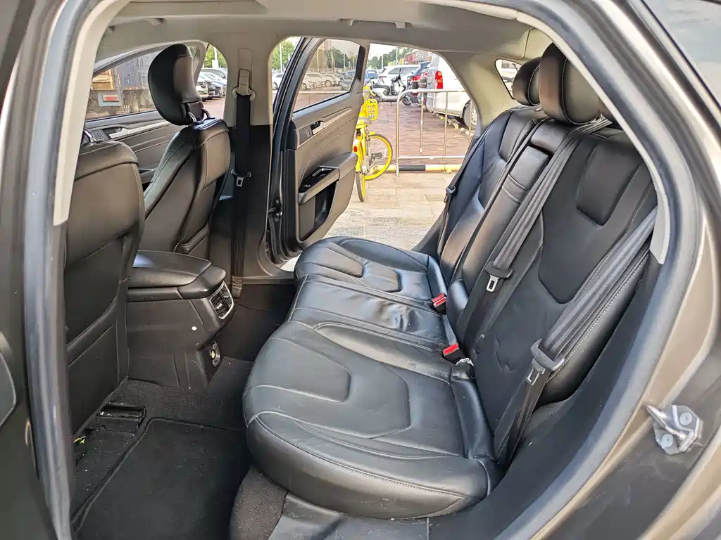 Ford Mondeo — миниатюра 9