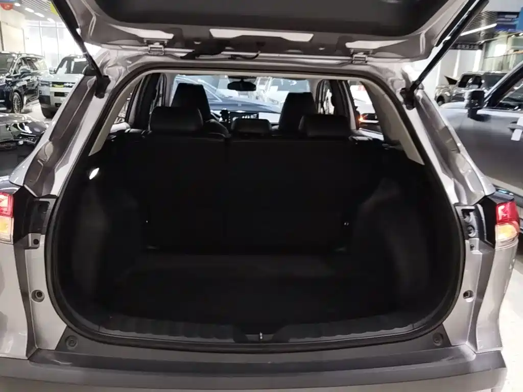 Toyota Corolla Cross — миниатюра 19