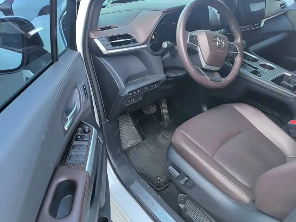 Toyota Granvia — миниатюра 16