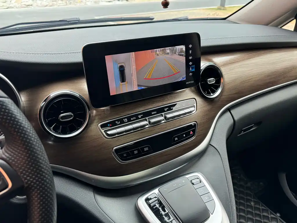 MERCEDES-BENZ V CLASS