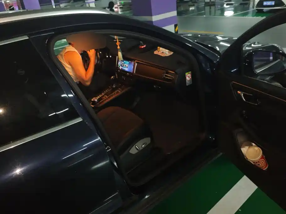 Porsche Macan — миниатюра 8