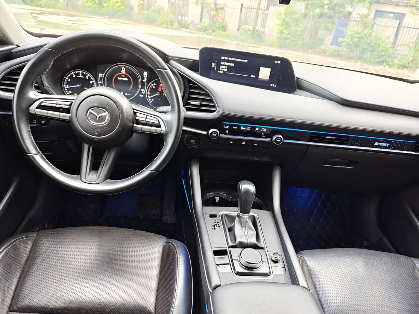Mazda Mazda3 Axela 1.5 л 2021 г. Белый, пробег 50000 км