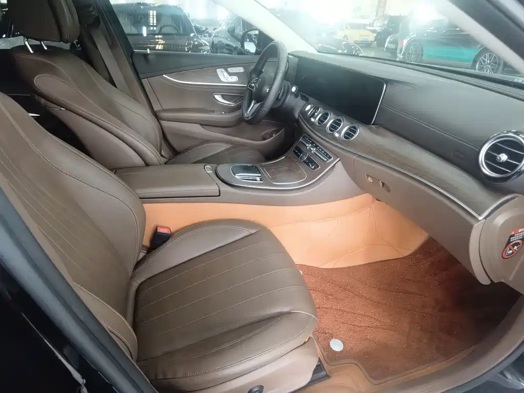 Mercedes-Benz E-Class — миниатюра 18