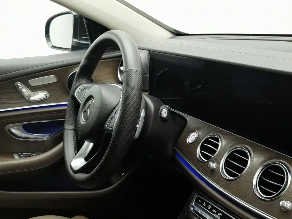 Mercedes-Benz E-Class — миниатюра 22