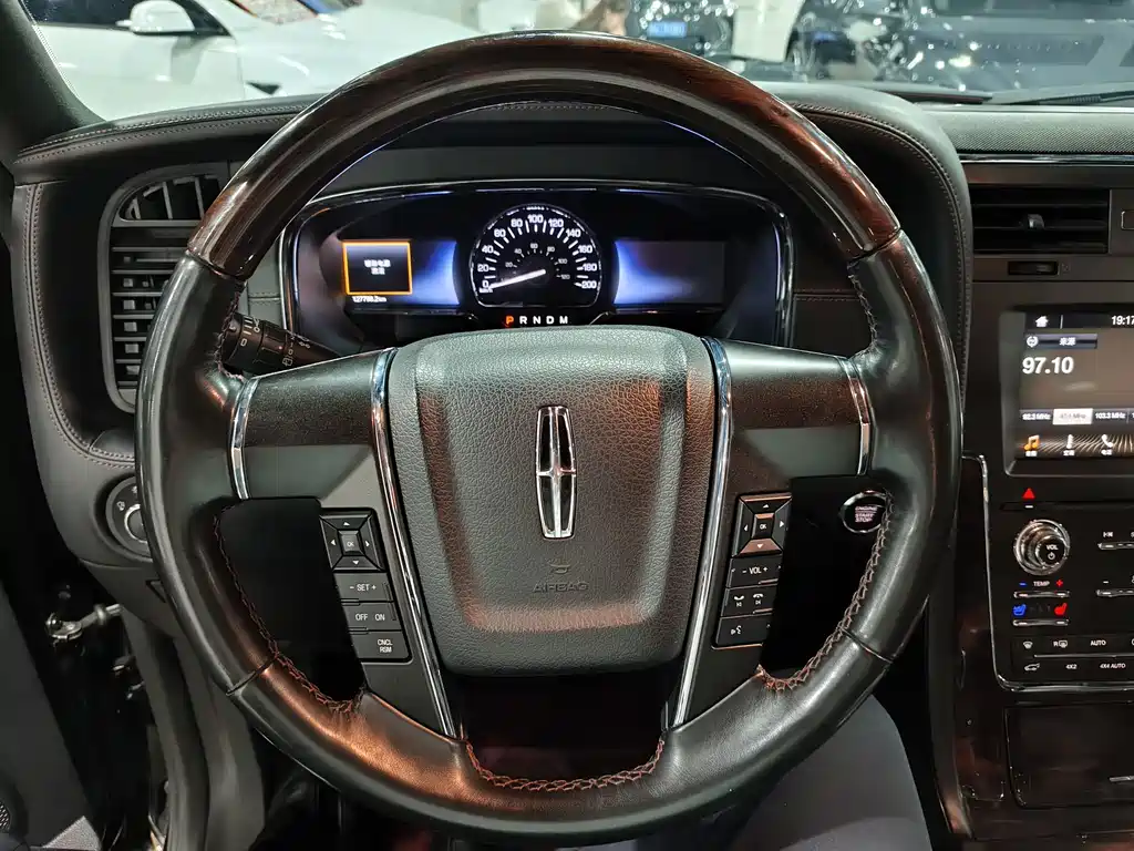 Lincoln Navigator — миниатюра 10