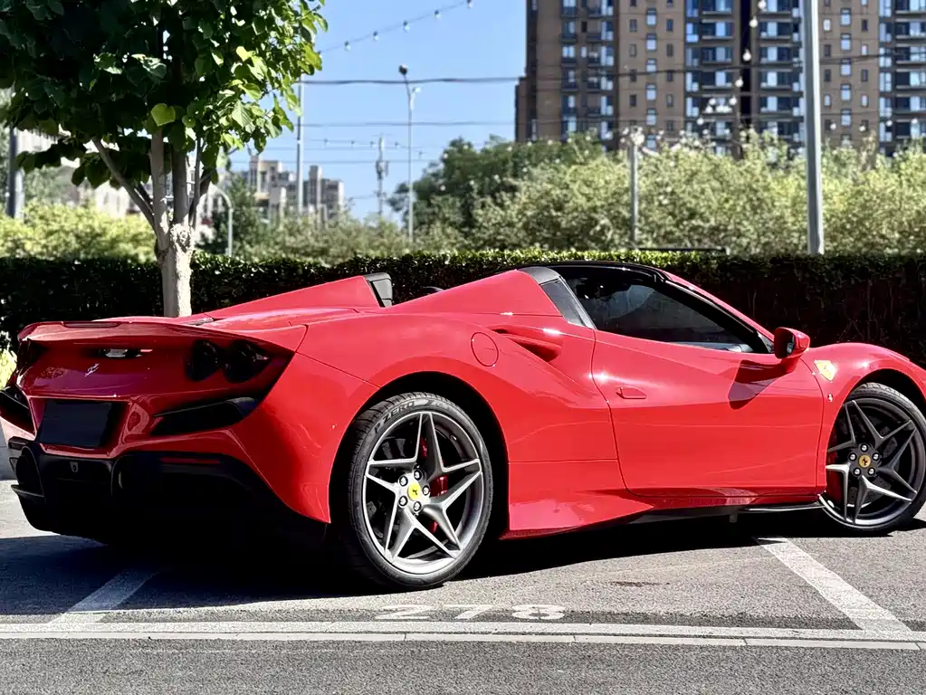 Ferrari F8 — миниатюра 2