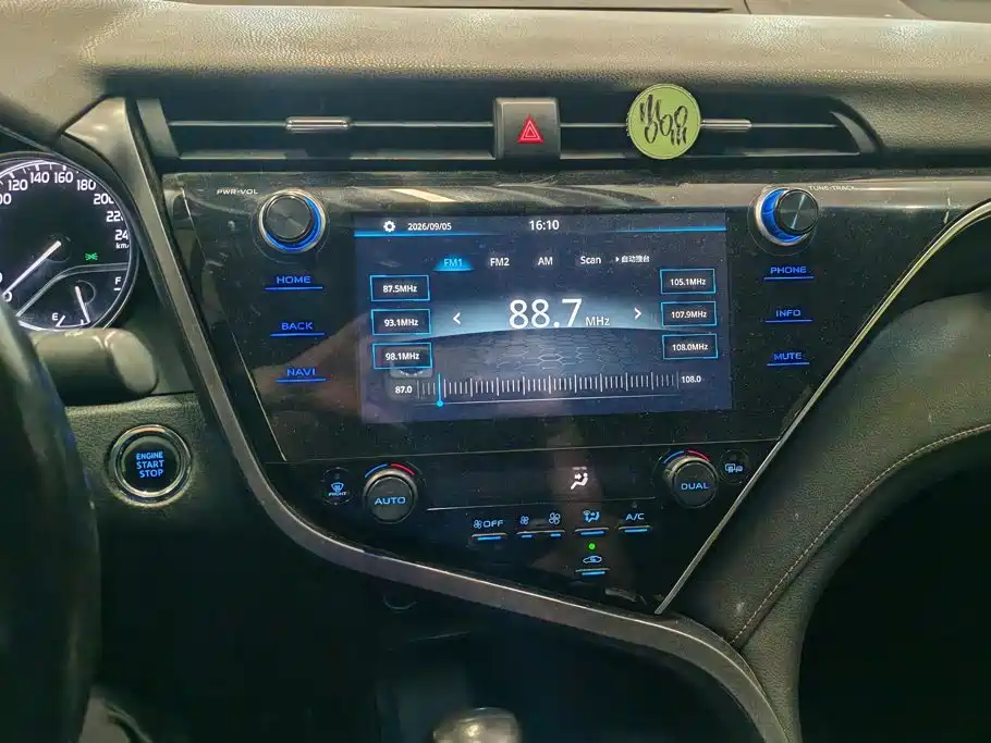 Toyota Camry — миниатюра 13