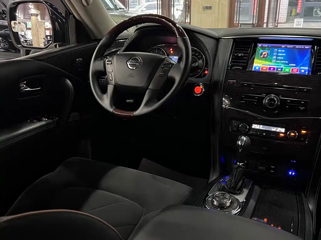 Nissan Patrol — миниатюра 19
