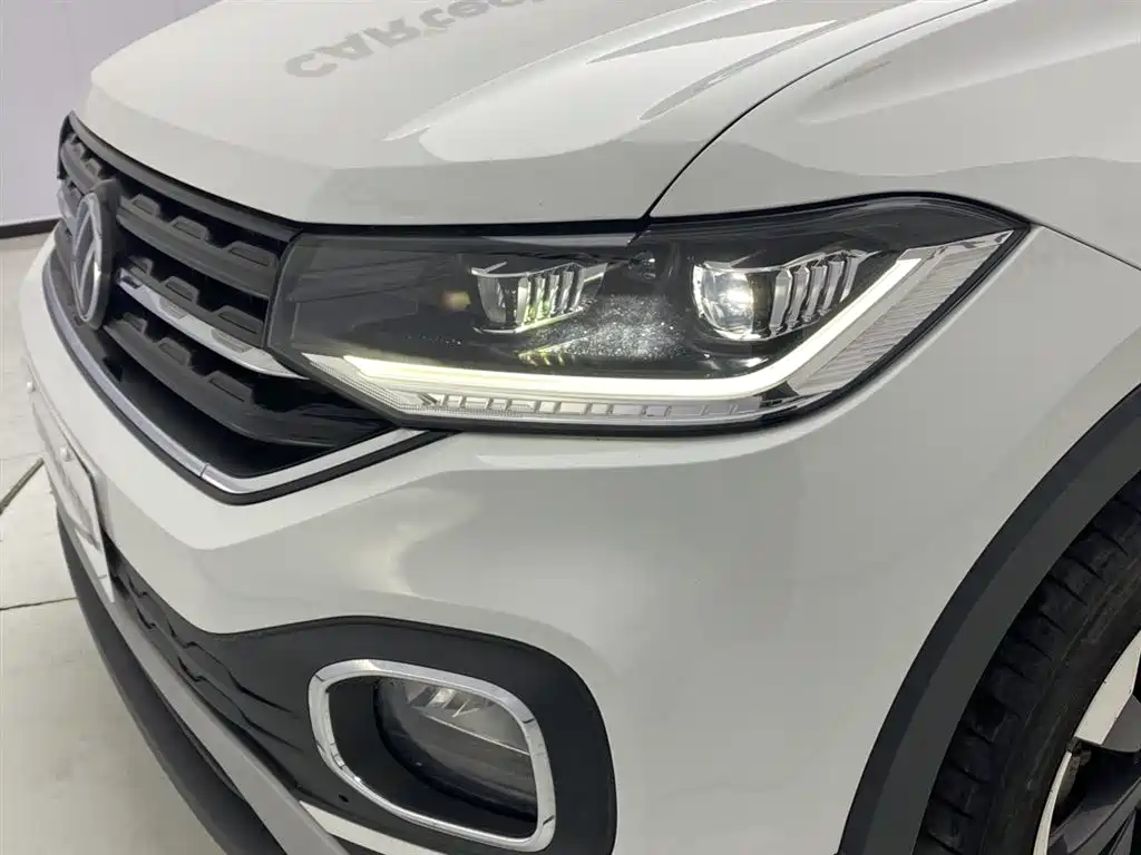 Volkswagen Tacqua 2023 200TSI DSG Smart Connect