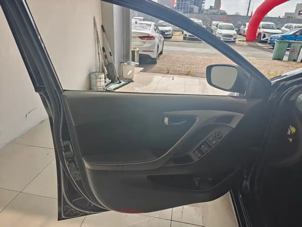 Hyundai Elantra Langdong — миниатюра 4