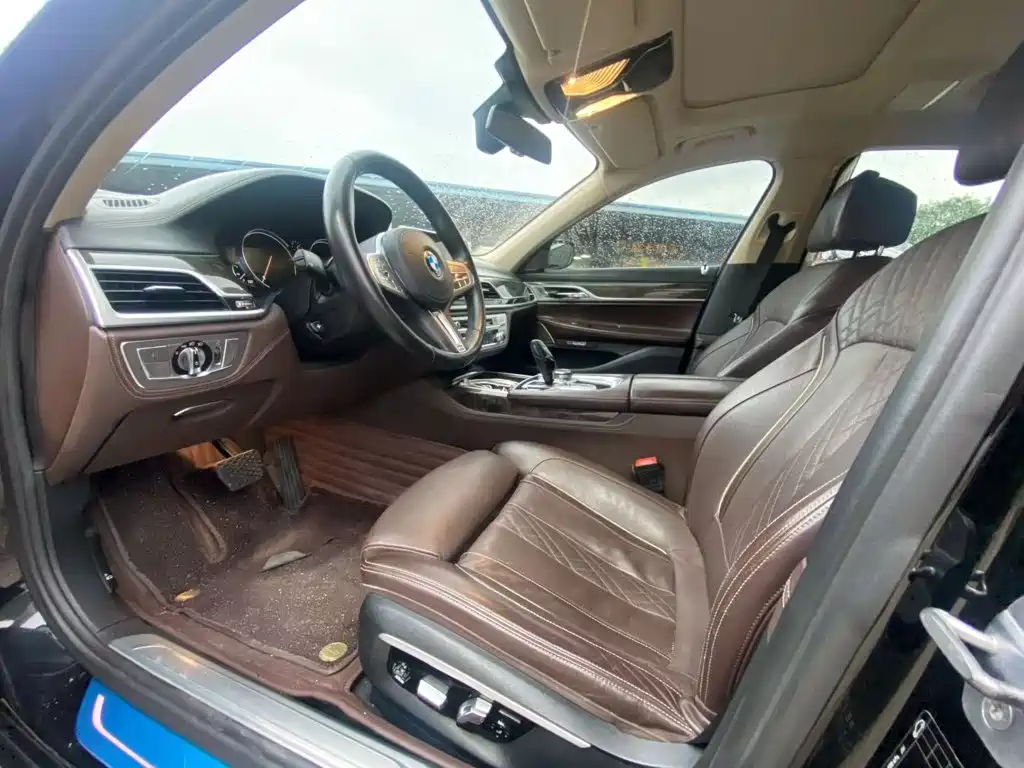 BMW 7 Series — миниатюра 8