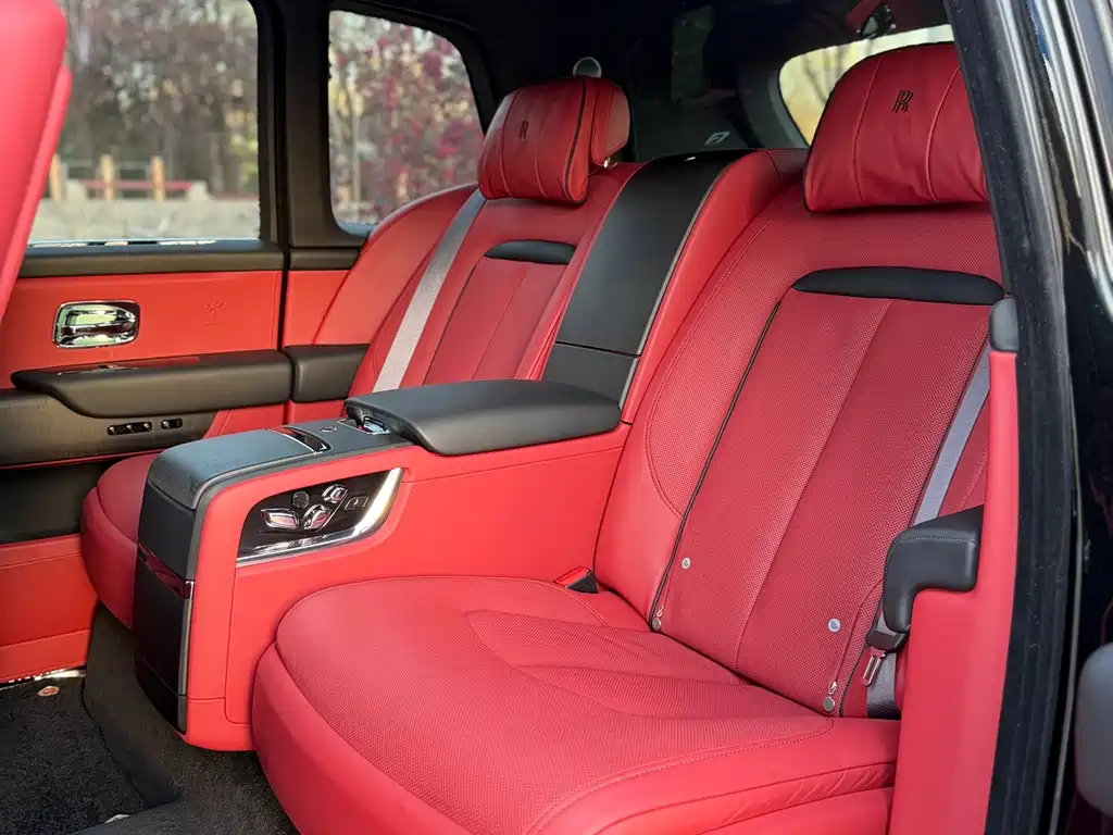 Rolls-Royce Cullinan 2018 мест