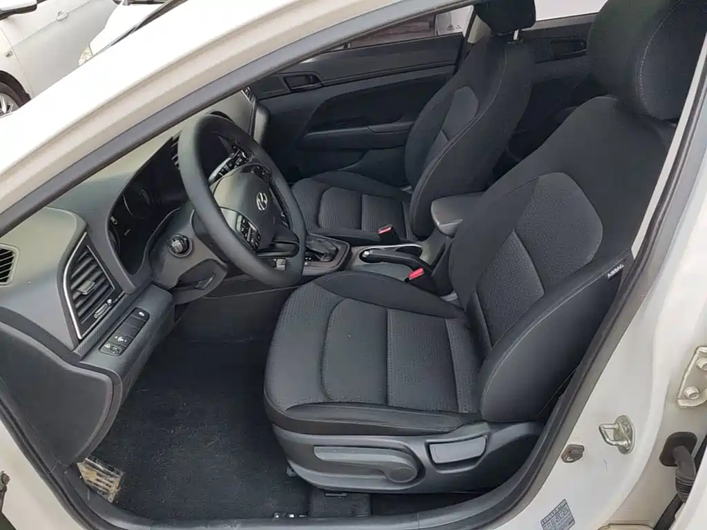 Hyundai Elantra — миниатюра 15