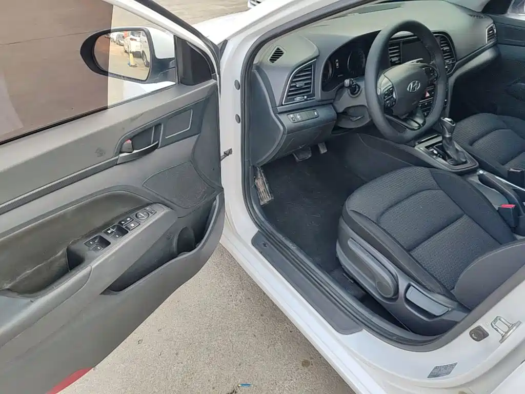 Hyundai Elantra — миниатюра 16
