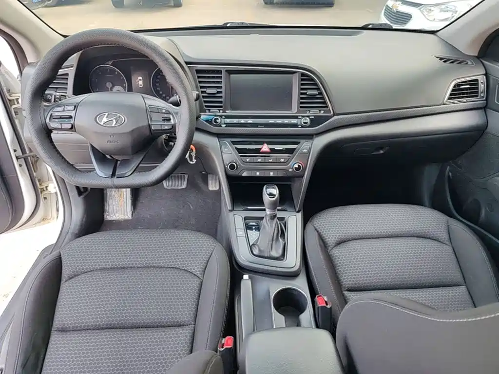 Hyundai Elantra — миниатюра 10
