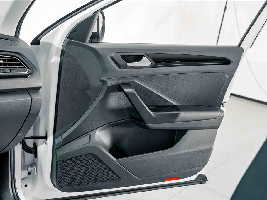 Volkswagen T-Roc — миниатюра 13